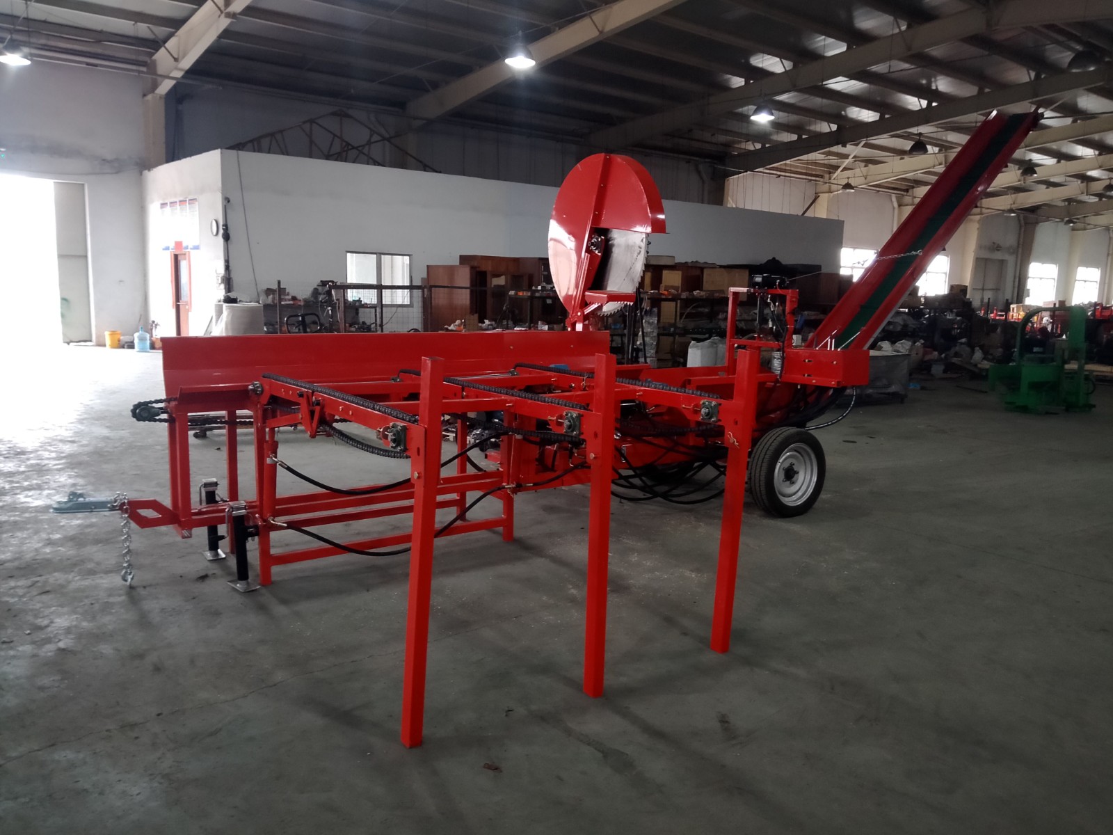 Circular Saw Firewood Processor with Hydraulic Chain Table and Conveyor